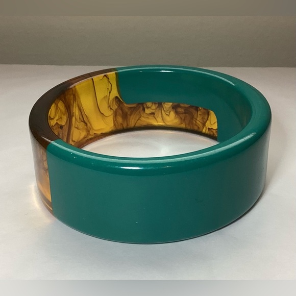 Vintage Lucite Tortoise/Green Bangle Bracelet - Picture 3 of 8